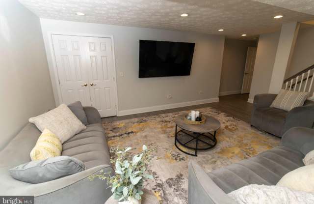 2428 PIMPERNEL Drive Gallery 2