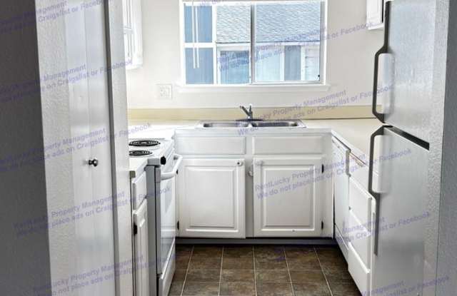 Cute 2-Bedroom Unit in Nice 4-plex in Great Enumclaw Location!! Gallery 2
