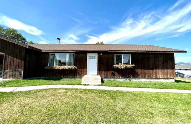 Pet Friendly 4 Bed 2 Bath Single Family Home, with Fenced Yard and Garage on Westside of Helena! photos photos