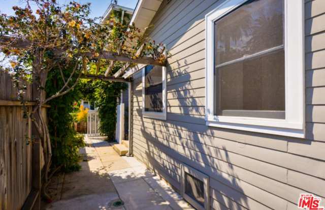 716 SUPERBA Avenue Gallery 2