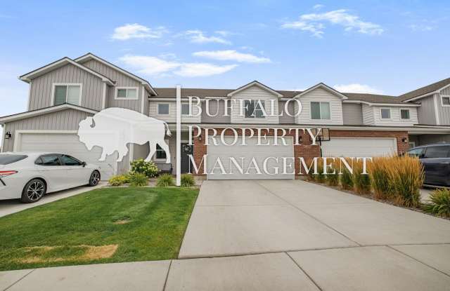 Charming townhome | 3 Bed · 2.5 Bath | 2-Car Garage - $500 MOVE-IN CREDIT FOR SEPTEMBER!! photos photos