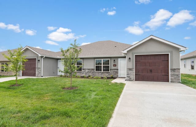 102 SW Laurel Dr - 102 SW Laurel Dr, Blue Springs, MO 64014