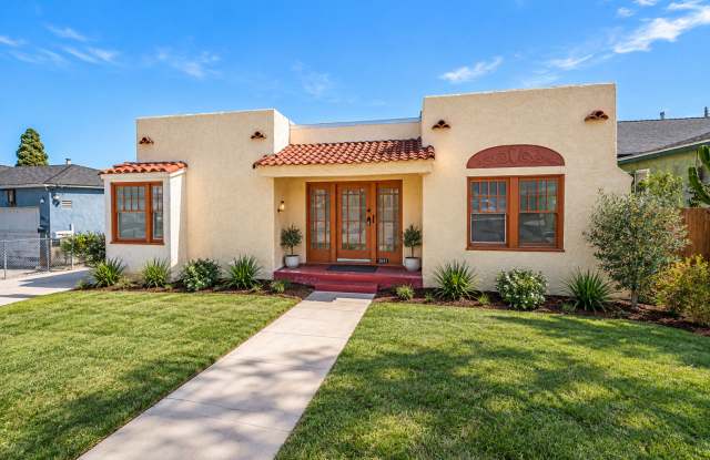 Charming Spanish-Style 2BR/2BA with Character and Space photos photos Charming Spanish-Style 2BR/2BA with Character and Space photos photos