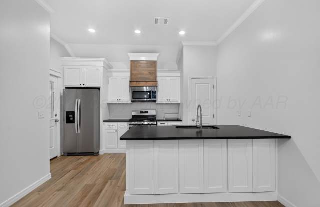 13933 PERIWINKLE UNIT A Drive Gallery 4