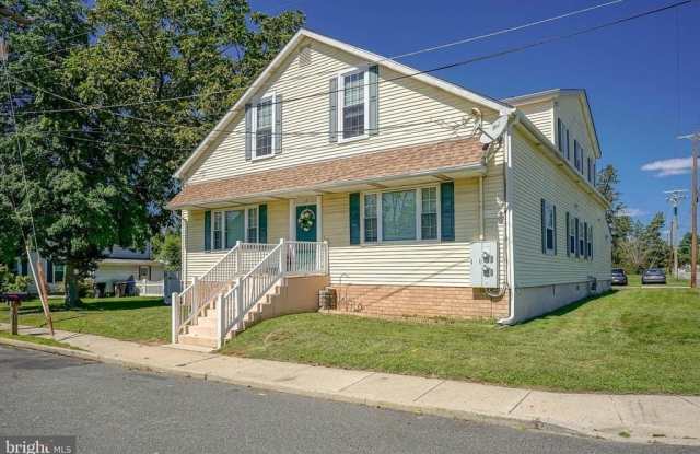 18 EAST AVENUE photos photos