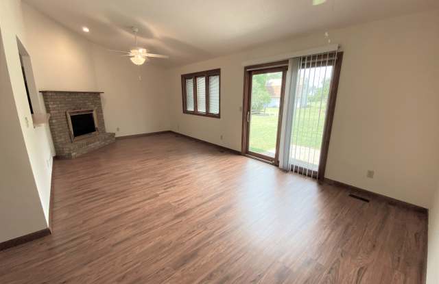 1704 Trails Dr Gallery 3