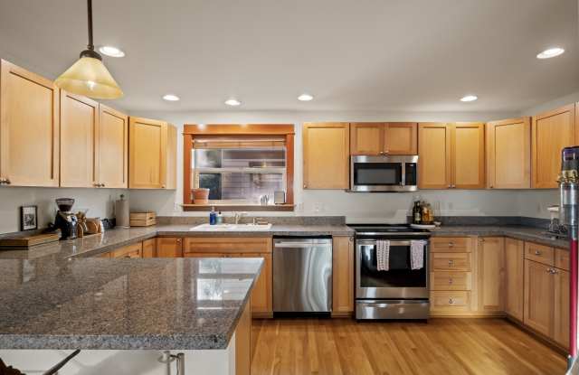 2007 Northeast 85th Street Gallery 4