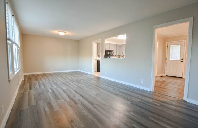 Pet Friendly Three Bedroom with Basement! Gallery 3