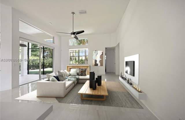2527 Jardin Dr Gallery 3