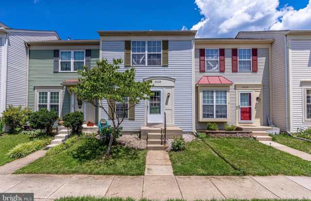 3 level townhouse with 2 master bedrooms photos photos