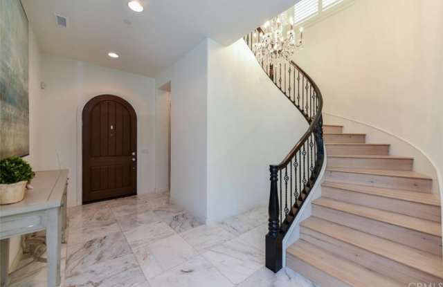 18 Belladonna Gallery 2