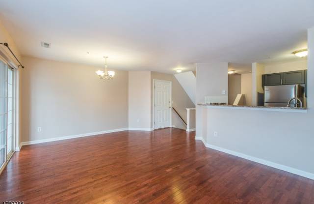409 Dalton Ct Gallery 4