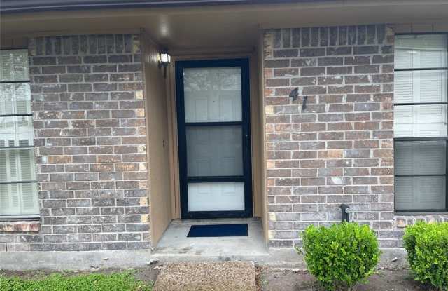 13656 Teague unit: 41 photos photos