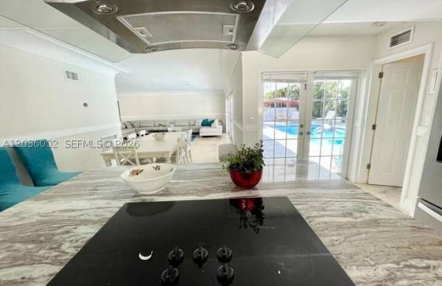 416 N Rainbow Dr Gallery 4