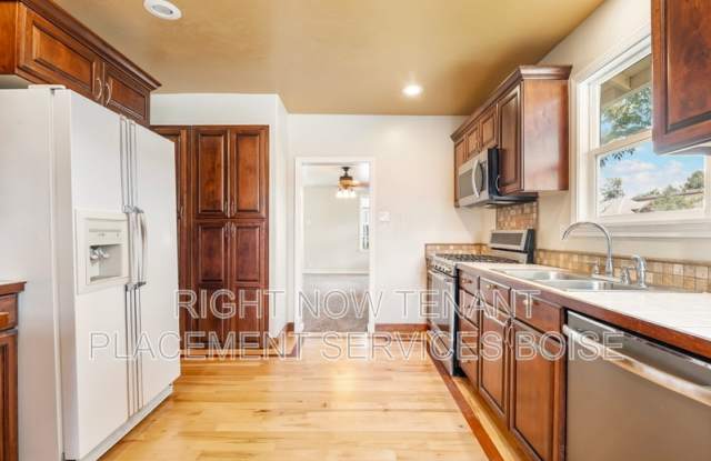 2903 West Madison Avenue photos photos