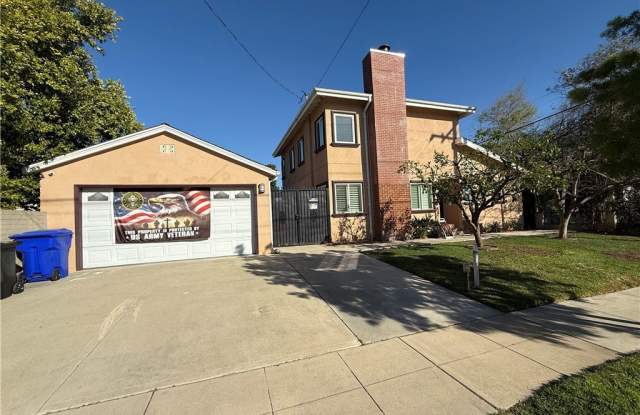 6046 N Willard Avenue photos photos