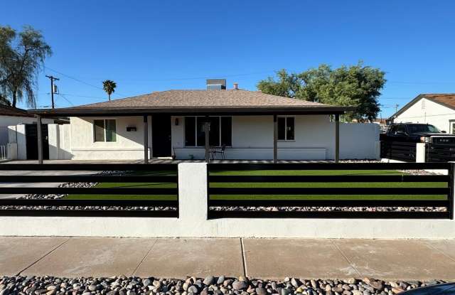 For Lease $1,875 A Renovated 4 Bedroom, 2 Bathroom Home in a Prime Phoenix 85040 Location! photos photos