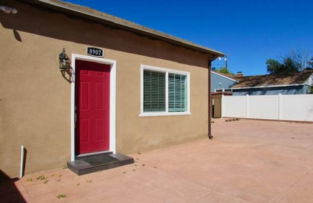 Jr ADU-1 bedroom 320sq ft Washer/Dryer/Refrigerator--Gated parking photos photos