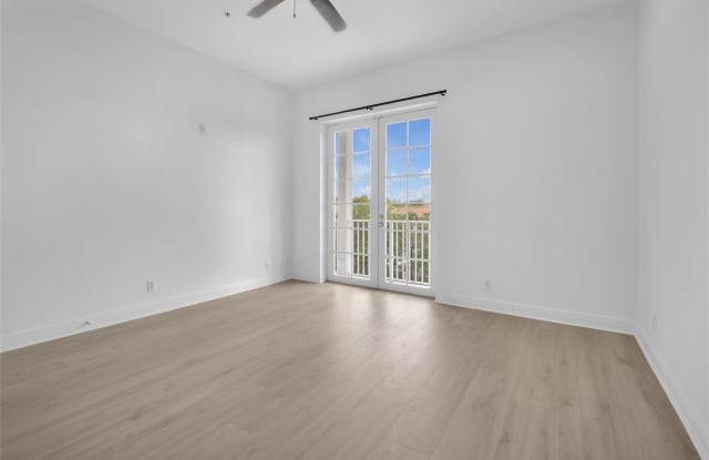 6809 N Lakeside Circle Gallery 3