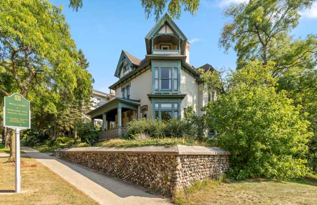 Great Heritage Hill Apartment for Rent - 214 Fountain Street Northeast, Grand Rapids, MI 49503