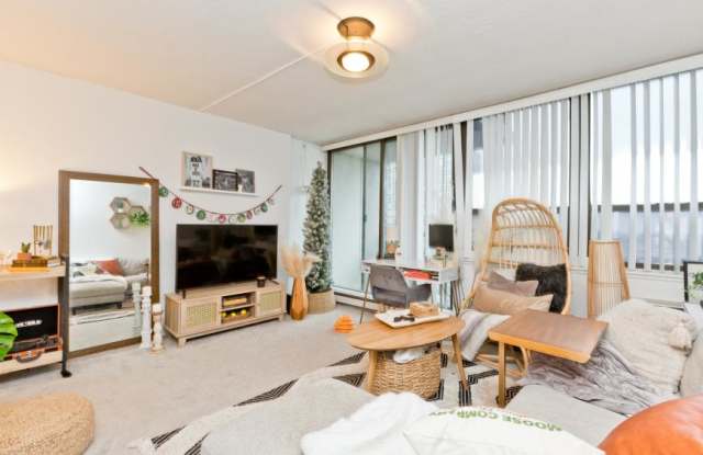 2740 North Pine Grove Avenue photos photos