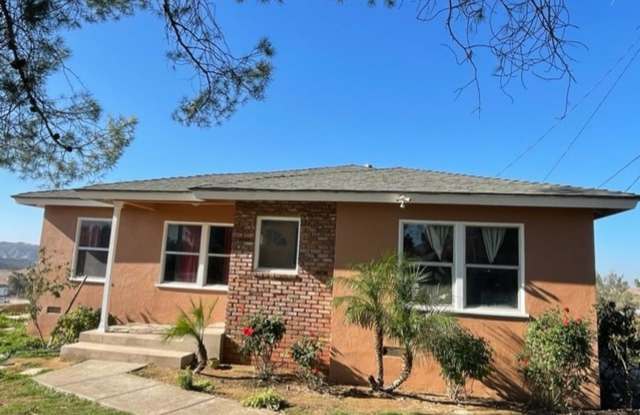 AVAILABLE NOW HOUSE ON THE HILL- CALIMESA- VIEWS 4+2 photos photos