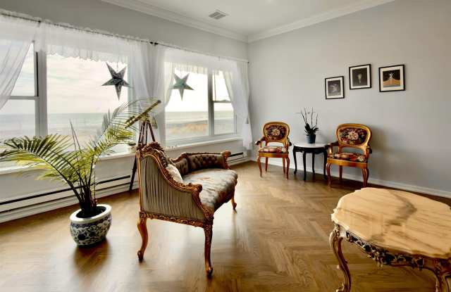 2715 Boardwalk Gallery 3