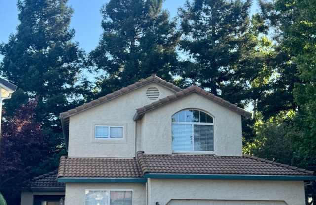Spacious 2 Bed, 2.5 Bath Home with Loft, Vaulted Ceilings & Private Yard photos photos