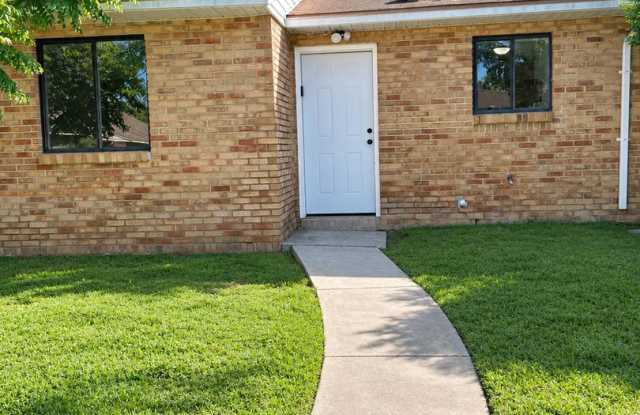 Remodeled 2 Bed 1 Bath Home | Washer/Dryer Hookups | Central Air | Pet Friendly | Section 8 Welcomed Gallery 1