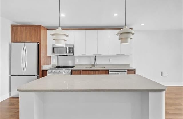 2115 ST THOMAS Gallery 3