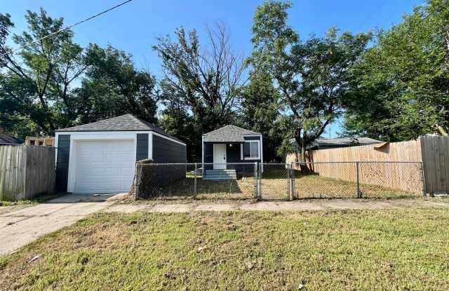 Remodeled Studio HOUSE with Fence and Garage photos photos