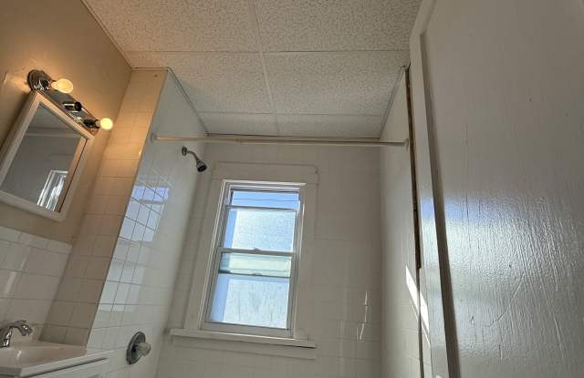 1414 E Delavan Ave - Upper - 1414 East Delavan Avenue, Buffalo, NY 14215