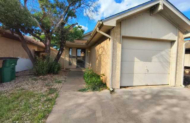Spacious 2 bedroom 2 bath townhome AVAILABLE NOW!!!! photos photos