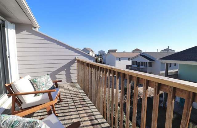 OFF SEASON RENTAL- Turtle Cove Community Gallery 3