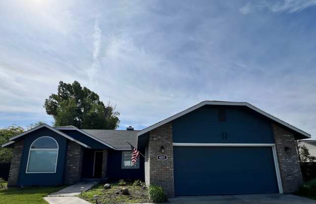Pet Friendly, Beautiful Home in The Cove West Community photos photos