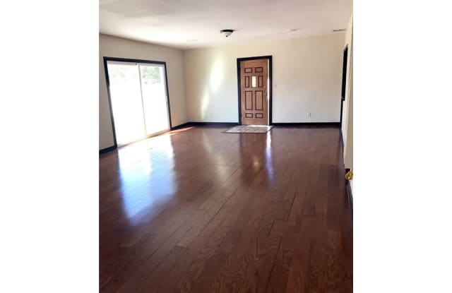905 S Glendale Avenue Gallery 2