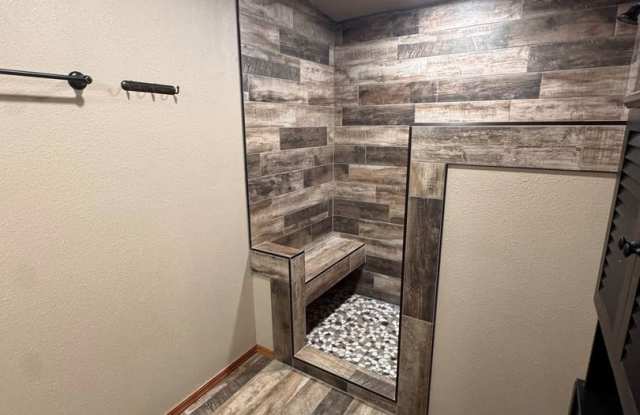 3 Bedroom/2 Bathroom Home with Utilities included Gallery 1