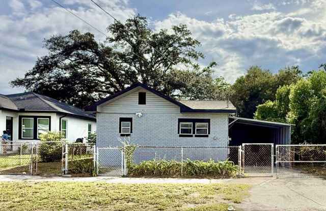 8213 North Elmer Street Gallery 2