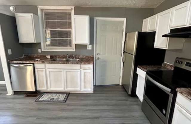 1013 Hillside Dri - 1013 Hillside Drive, Valdosta, GA 31601