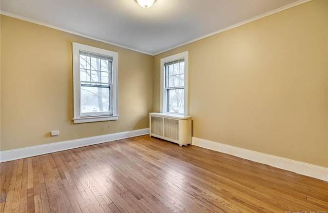 7 North Quaker Avenue Gallery 4