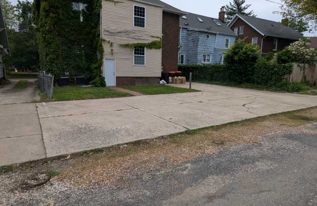 1019 North Farmington Road Gallery 2