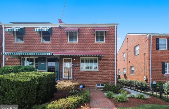 4976 SARGENT RD NE - 4976 Sargent Road Northeast, Washington, DC 20017