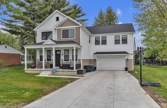 5264 Cooley Lake Road Gallery 2