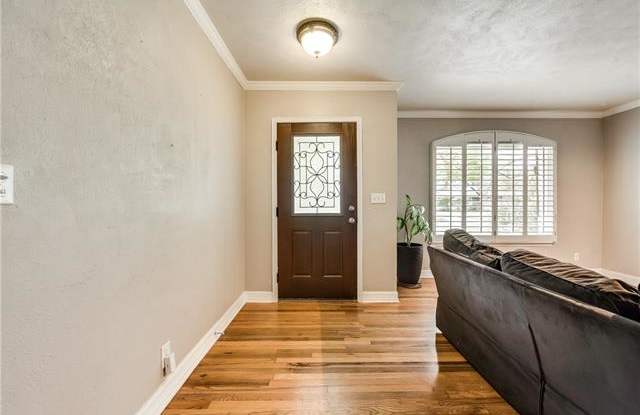 6400 Kenwick Avenue Gallery 4