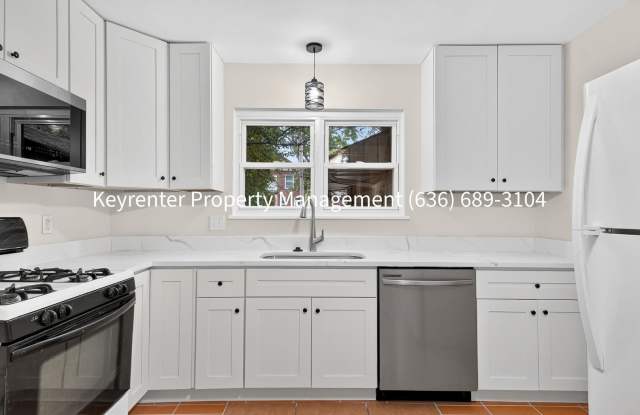Charming 2-Bedroom Home Near WashU & The Delmar Loop! Gallery 3