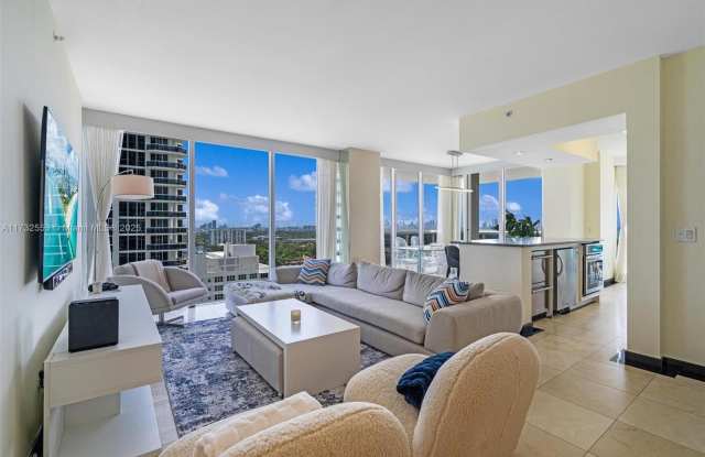 4779 Collins Ave photos photos
