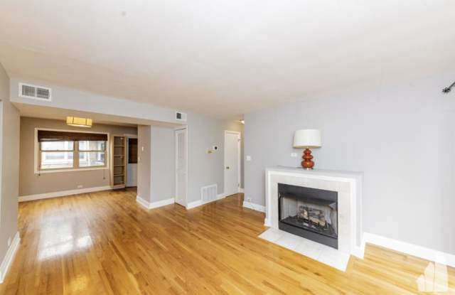 7527 N Damen photos photos