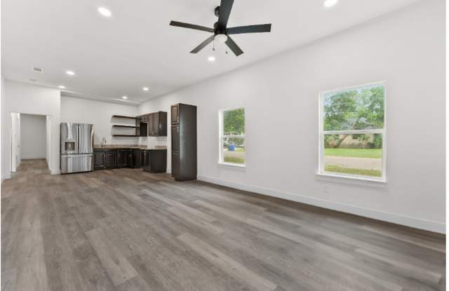3 Bed 2 Bath for Lease Gallery 4