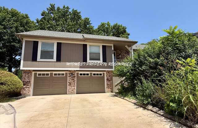 Spacious home with so many updates!  3 bedroom 2.5 baths in Blue Springs photos photos