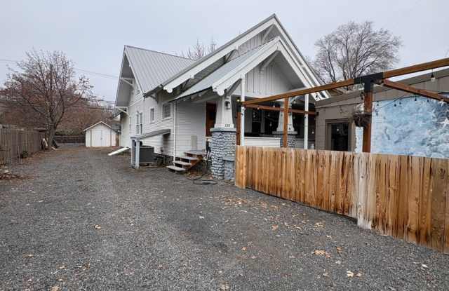 Gorgeous Historic Home for Rent in Ephrata photos photos